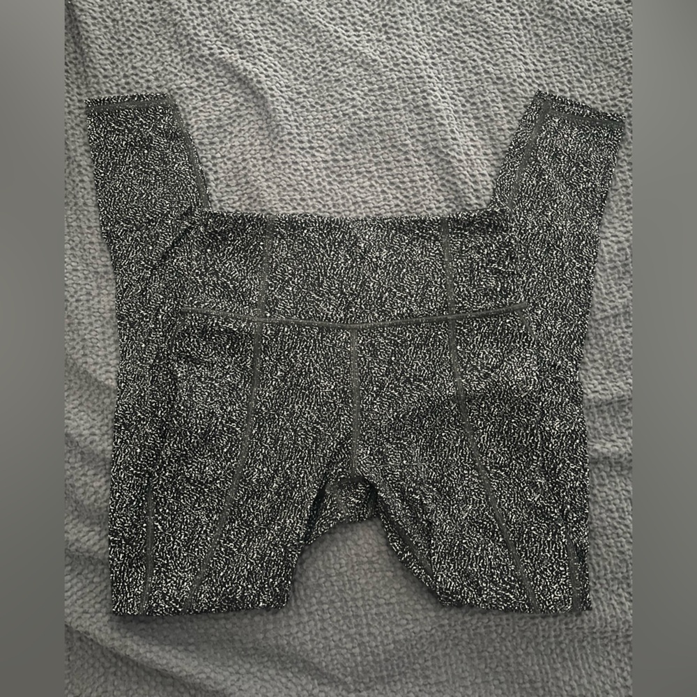 Alo black and white leggings